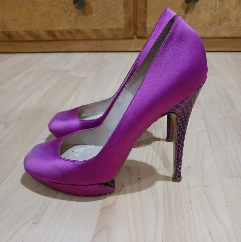 Shoes - Picture 2 of 4